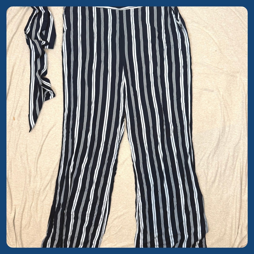 Saks Fifth Avenue Navy White Stripe Wide Leg Palazzo Pants L‎ Belt